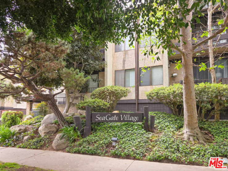 1 Bed Home for Sale in Playa del Rey, California