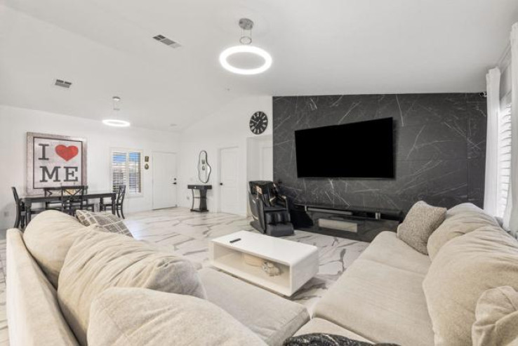Residential Home in North Palm Desert