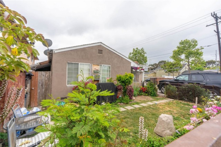 3 Bed Home for Sale in Hawthorne, California