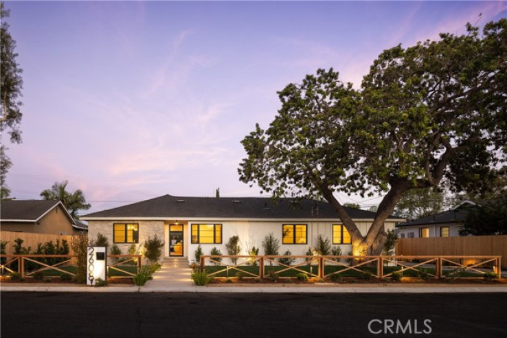 Residential Home in East Costa Mesa