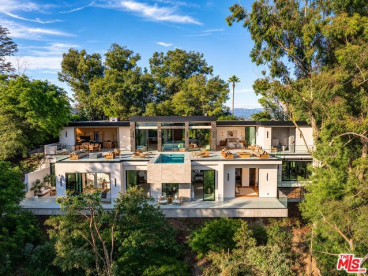 5 Bed Home for Sale in Los Angeles, California