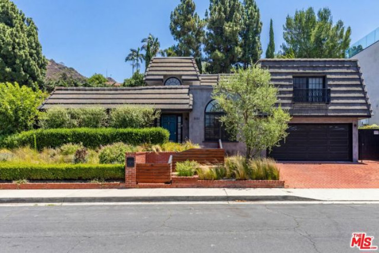5 Bed Home for Sale in Los Angeles, California