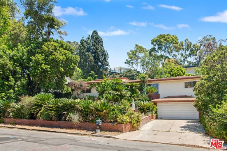 Residential Home in Bel Air - Holmby Hills
