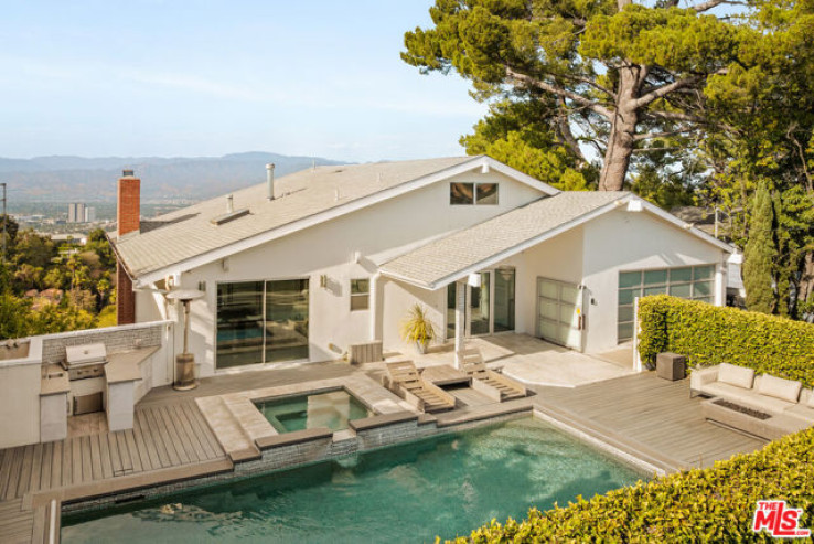 4 Bed Home for Sale in Los Angeles, California