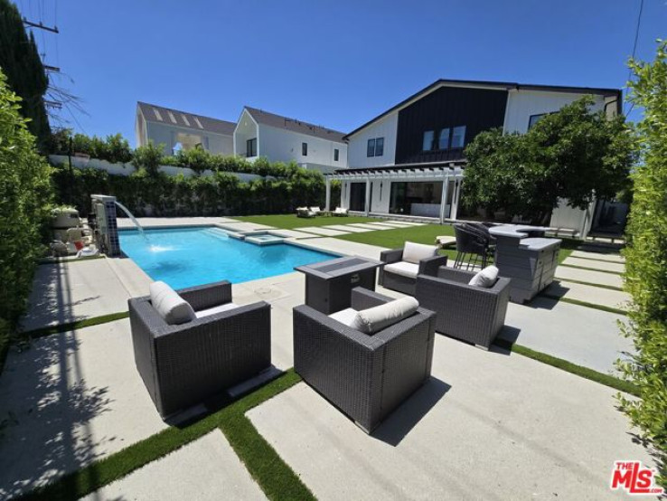6 Bed Home for Sale in Los Angeles, California