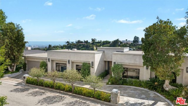 Residential Home in Bel Air - Holmby Hills