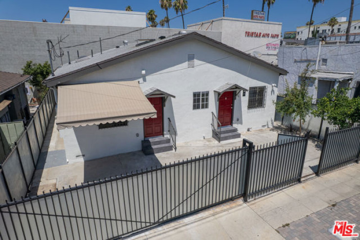 Residential Home in Hollywood