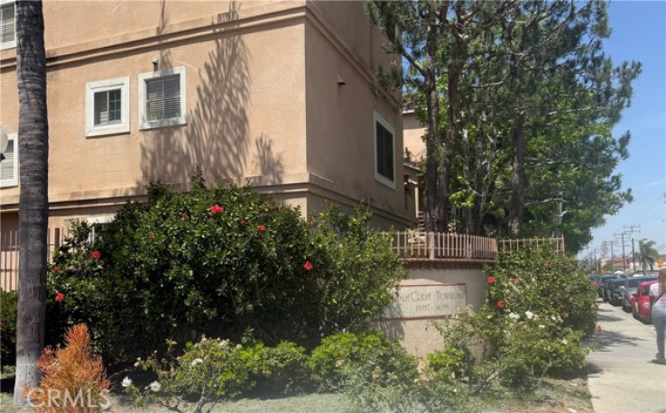 3 Bed Home for Sale in Hawthorne, California