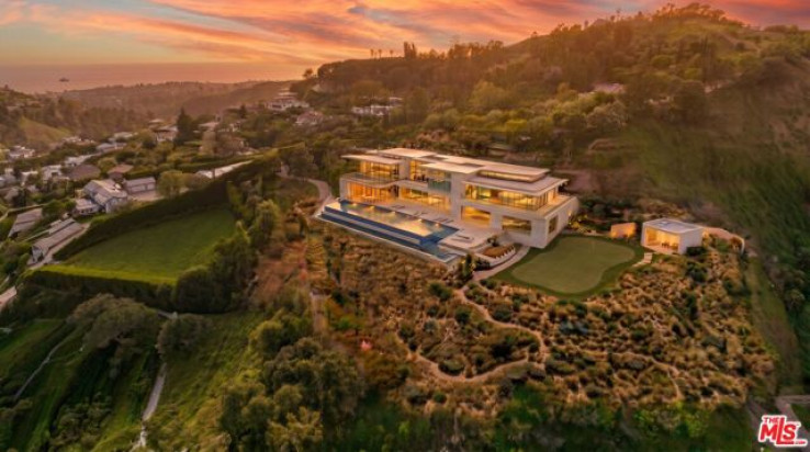 Residential Home in Pacific Palisades