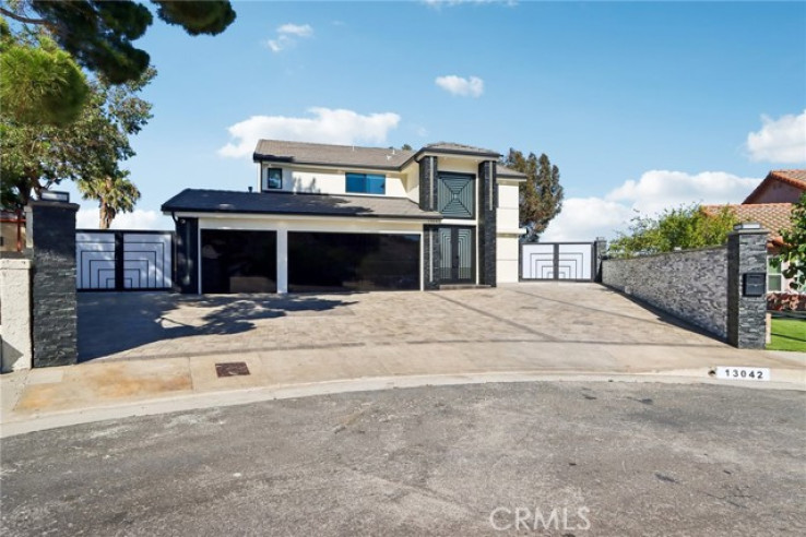 Residential Home in Granada Hills