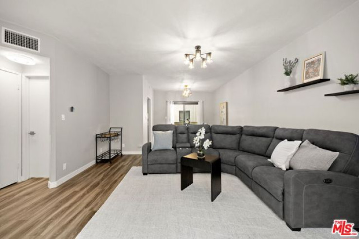 2 Bed Home for Sale in Lake Balboa, California