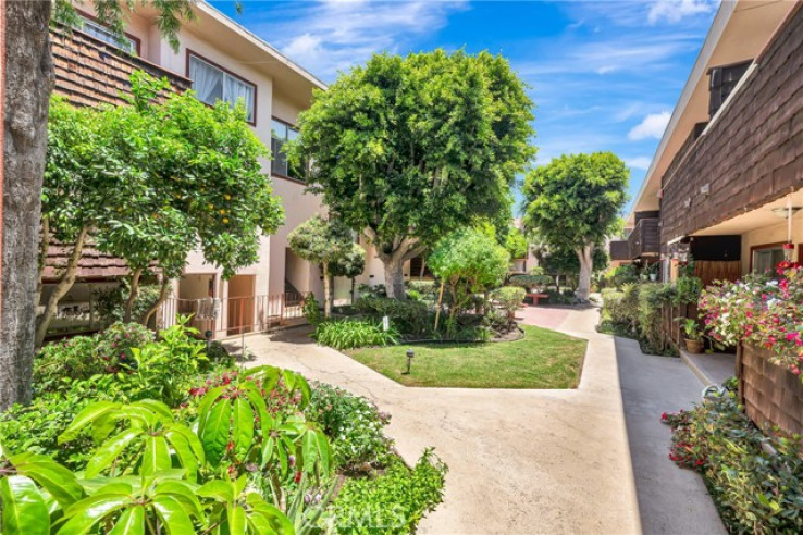 2 Bed Home for Sale in Encino, California