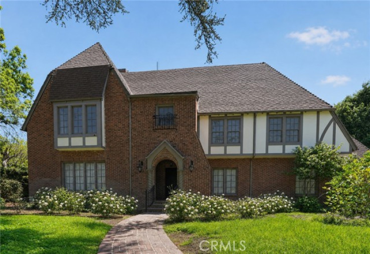 5 Bed Home for Sale in Los Angeles, California