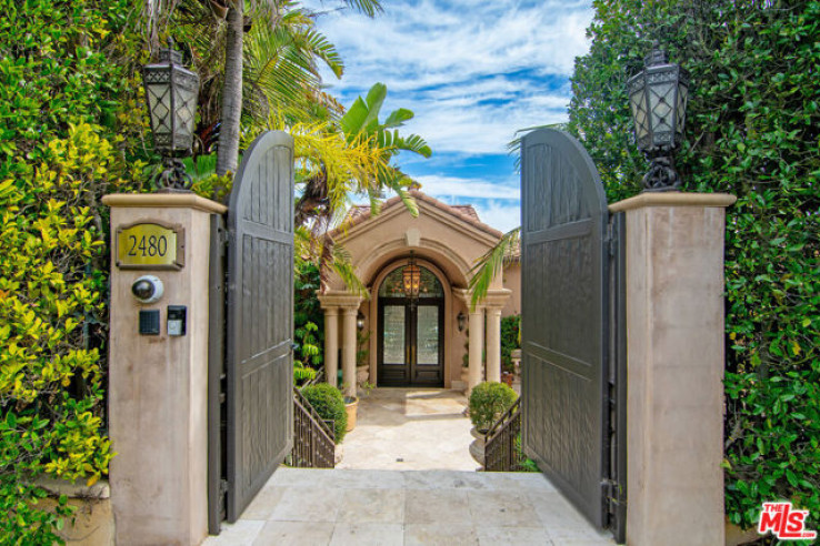 6 Bed Home for Sale in Los Angeles, California