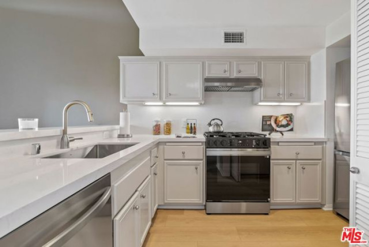 1 Bed Home for Sale in Playa Vista, California