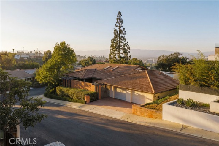 4 Bed Home for Sale in Encino, California