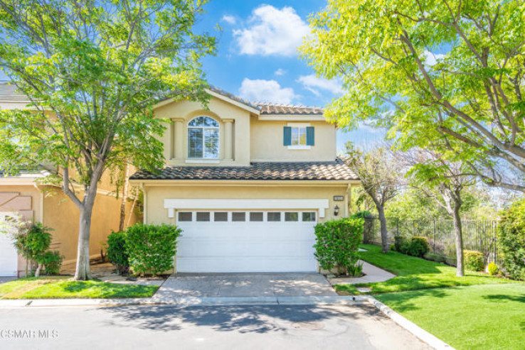 Residential Home in Thousand Oaks East