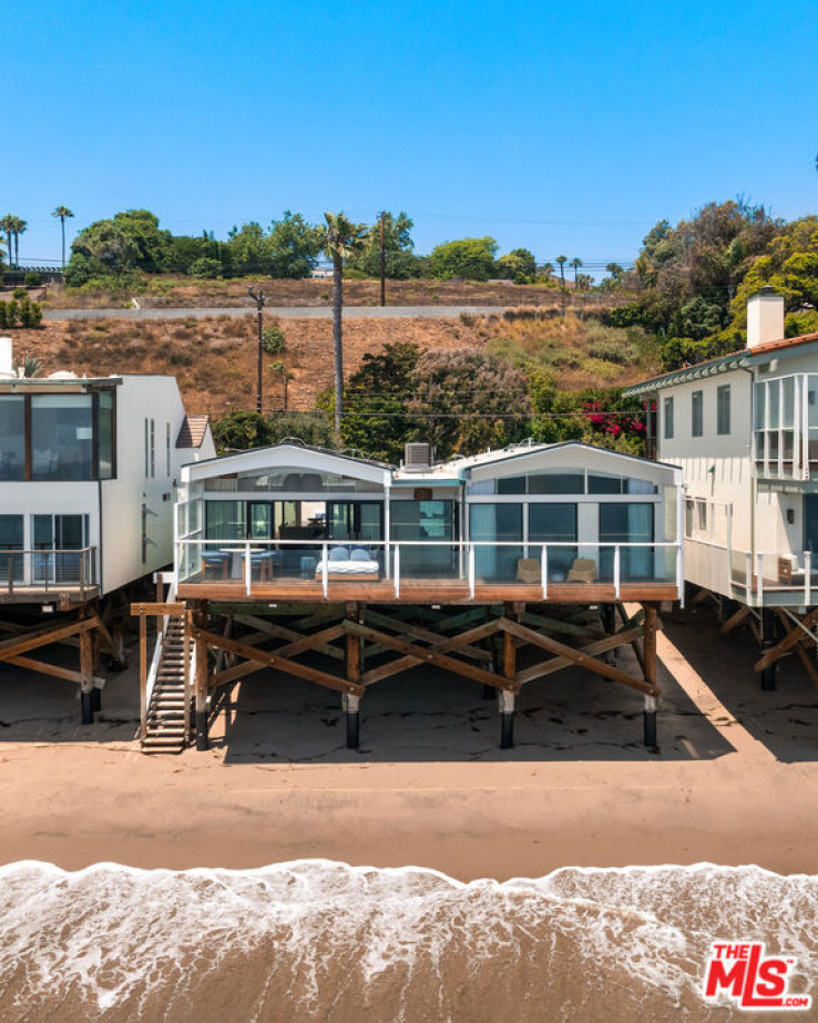 Residential Home in Malibu Beach