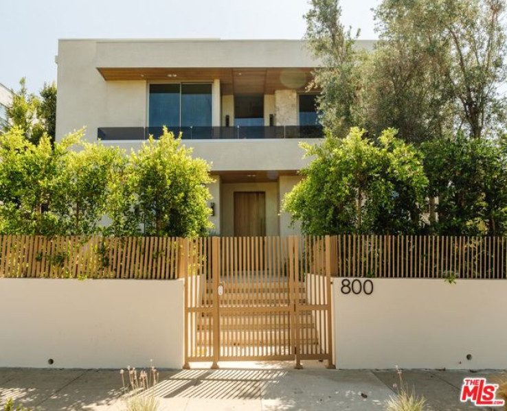 6 Bed Home for Sale in Los Angeles, California