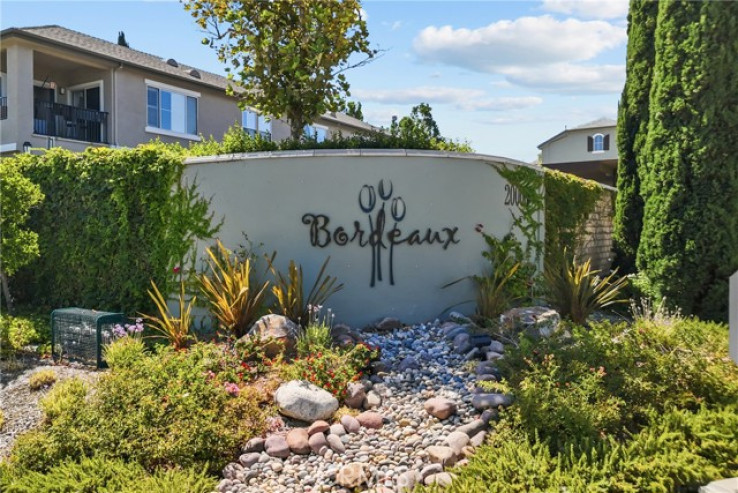 2 Bed Home for Sale in Saugus, California