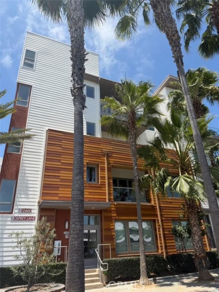 Residential Home in Playa Vista