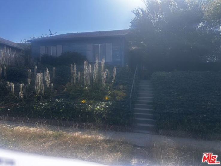 3 Bed Home for Sale in Hawthorne, California