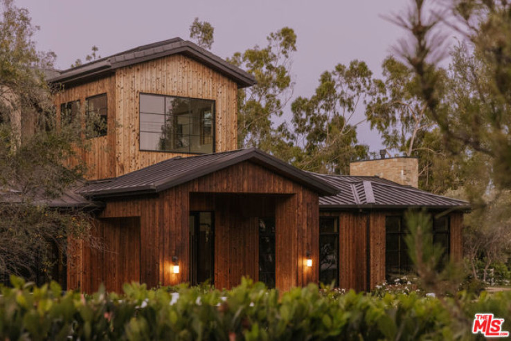 Residential Home in Hidden Hills