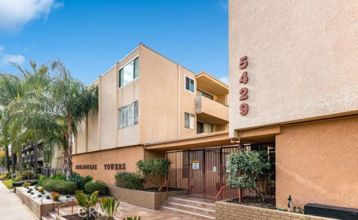 Residential Home in Encino