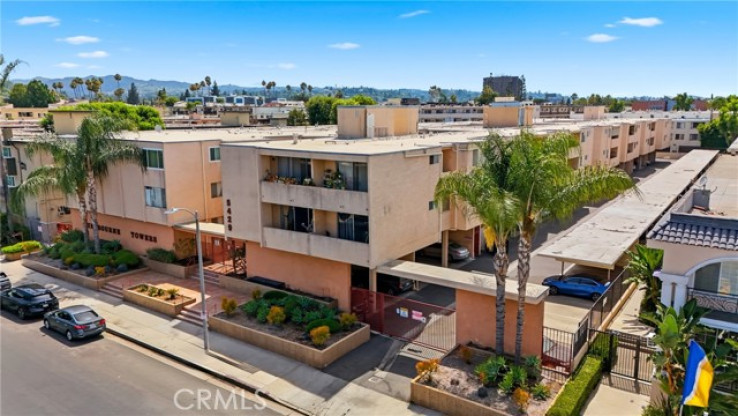 1 Bed Home for Sale in Encino, California