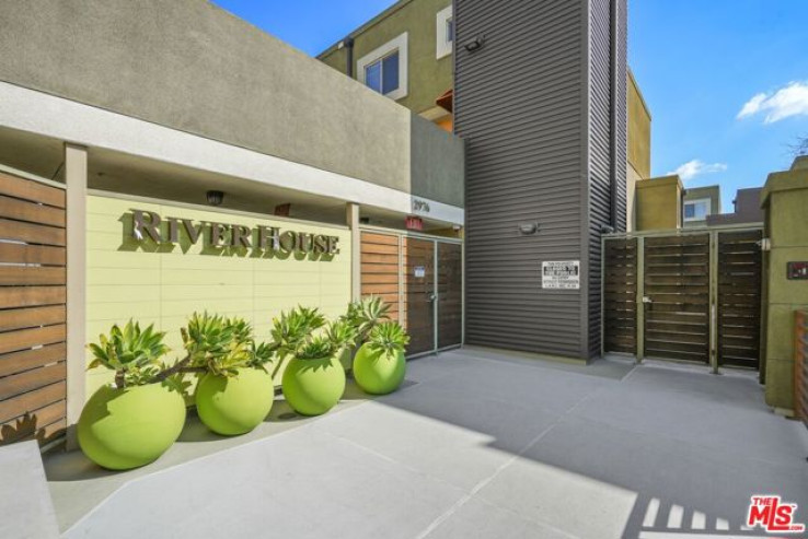 1 Bed Home for Sale in Los Angeles, California