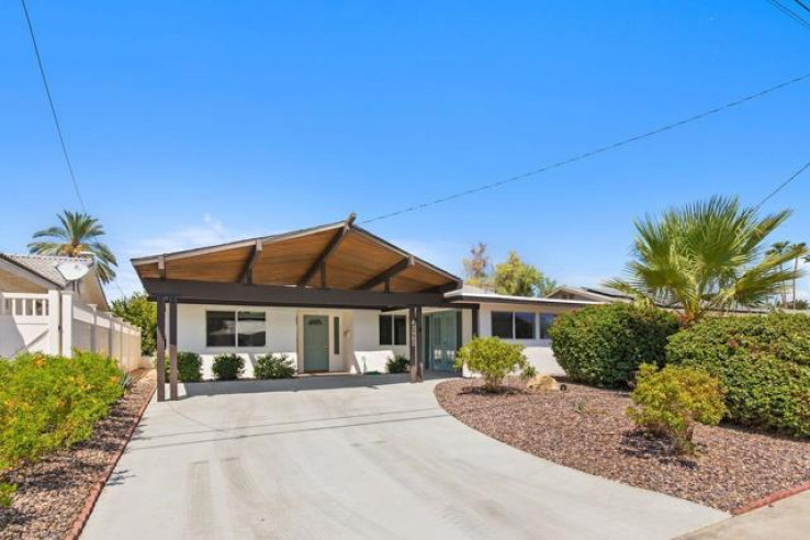 Residential Home in East Palm Desert