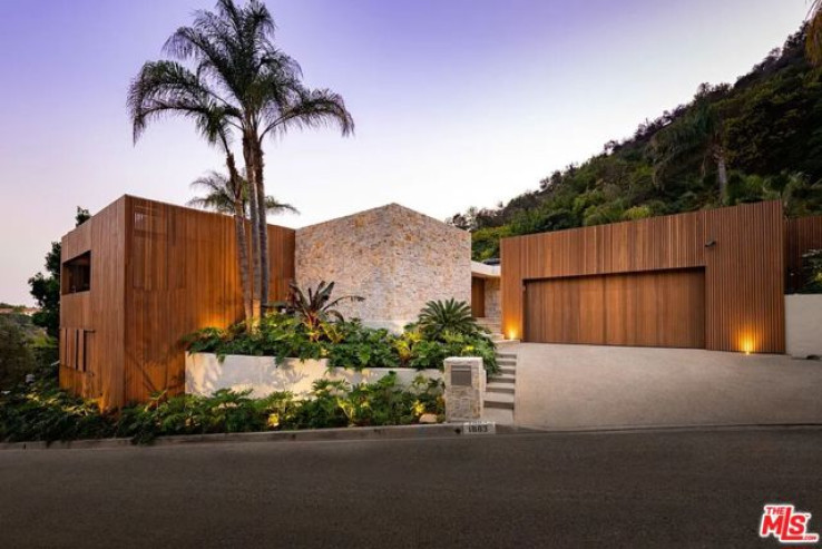 4 Bed Home for Sale in Los Angeles, California