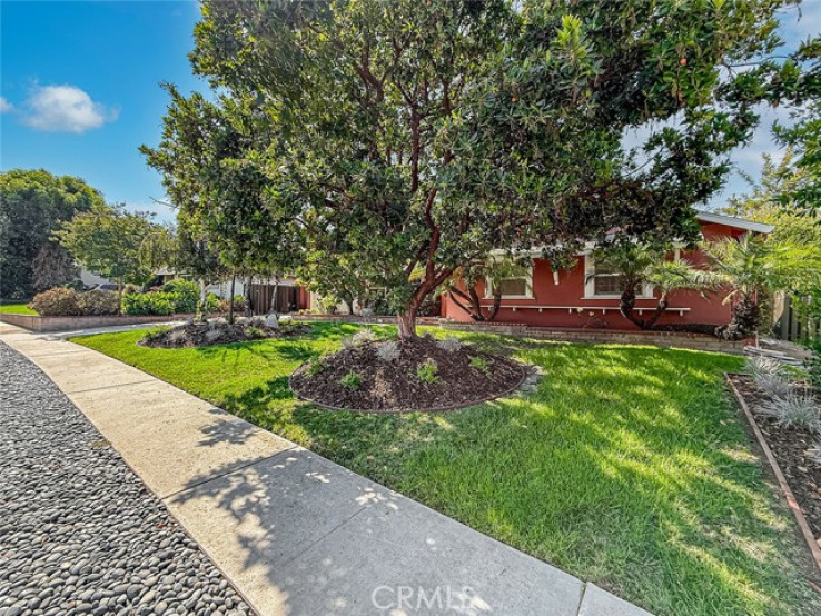 Residential Home in Thousand Oaks East