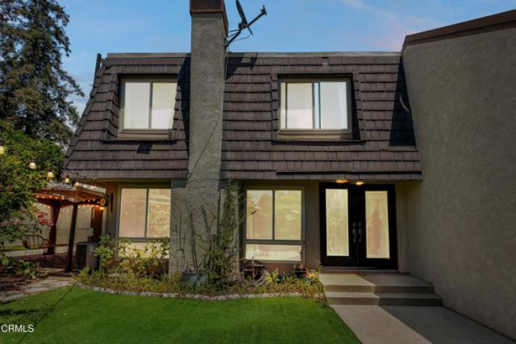 Residential Home in Thousand Oaks East