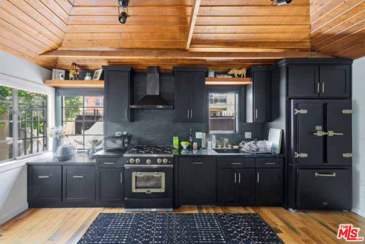 1 Bed Home for Sale in Los Angeles, California