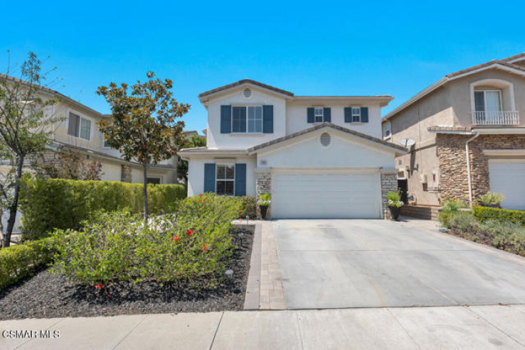 Residential Home in Thousand Oaks East
