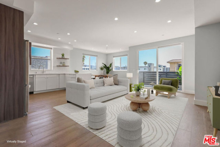 Residential Home in Hollywood
