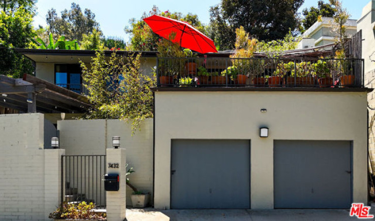 Residential Home in Sunset Strip - Hollywood Hills West