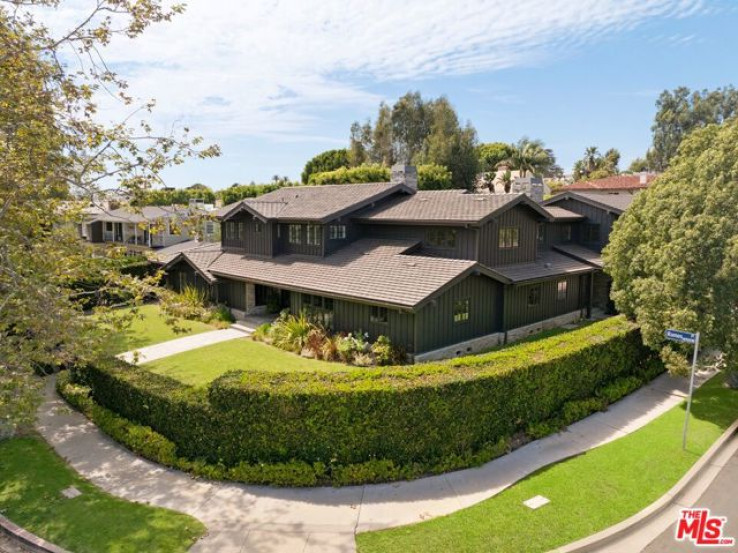 6 Bed Home for Sale in Los Angeles, California