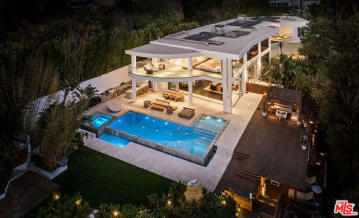 6 Bed Home for Sale in Los Angeles, California