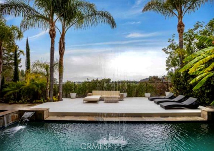 6 Bed Home for Sale in Los Angeles, California