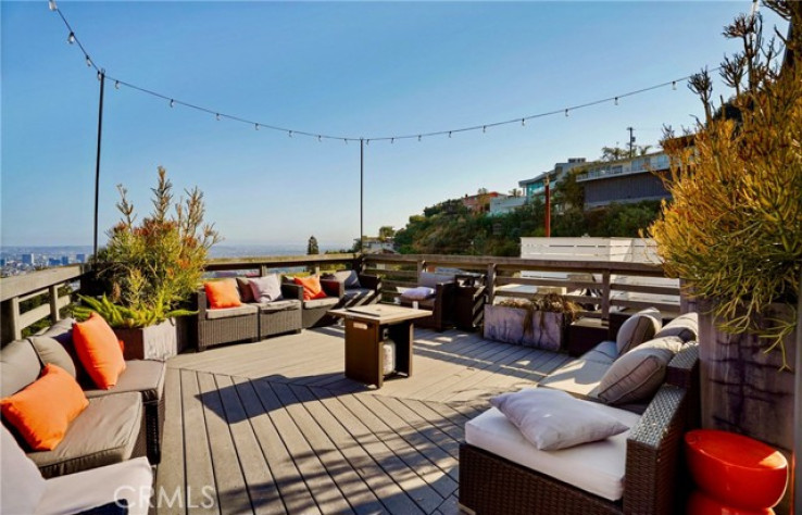6 Bed Home for Sale in Los Angeles, California