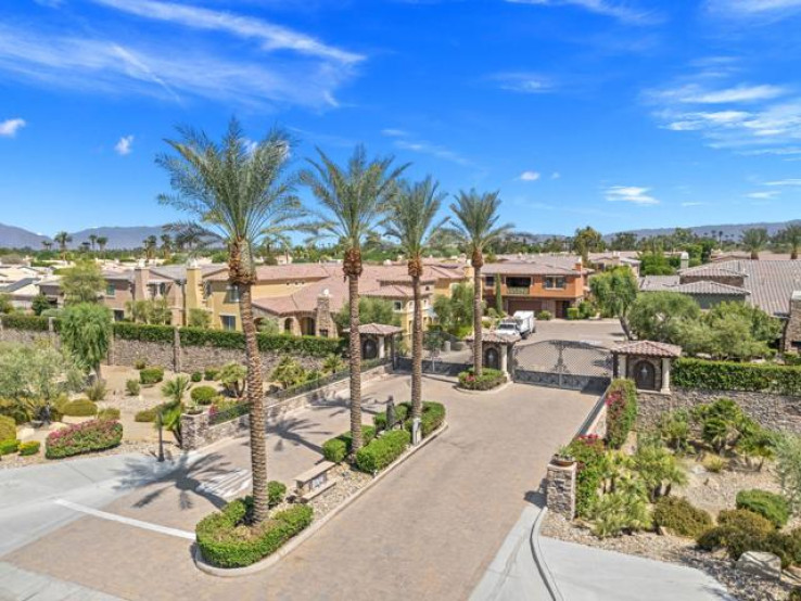 Residential Home in North Palm Desert