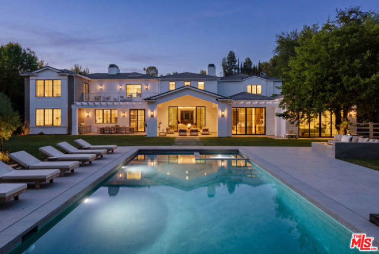 Residential Home in Hidden Hills