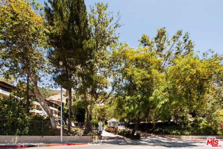 2 Bed Home for Sale in Los Angeles, California