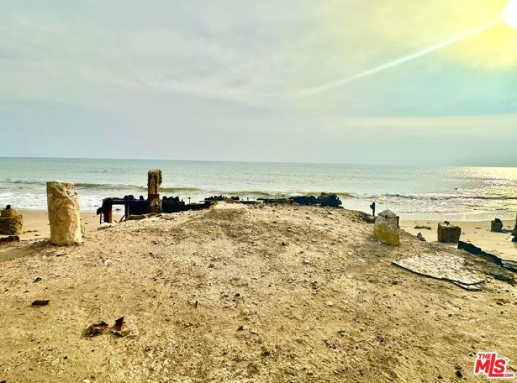 Land in Malibu Beach
