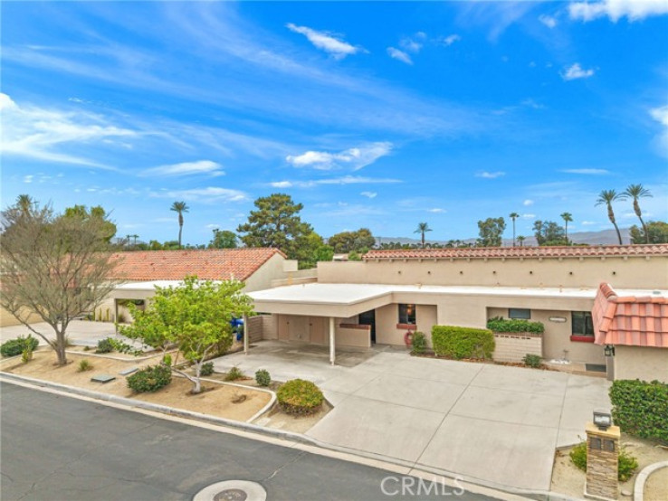 Residential Home in East Palm Desert
