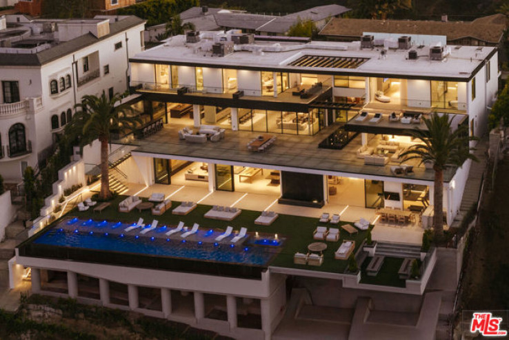 6 Bed Home for Sale in Los Angeles, California