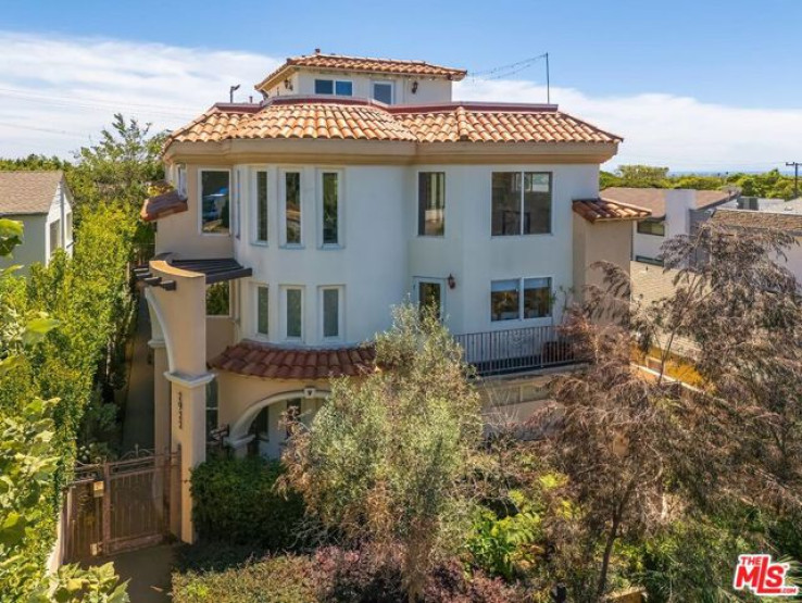 2 Bed Home for Sale in Santa Monica, California
