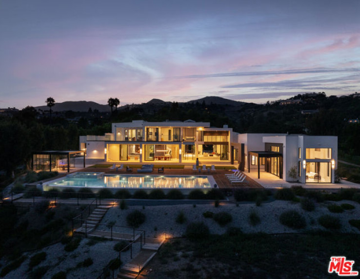6 Bed Home for Sale in Malibu, California